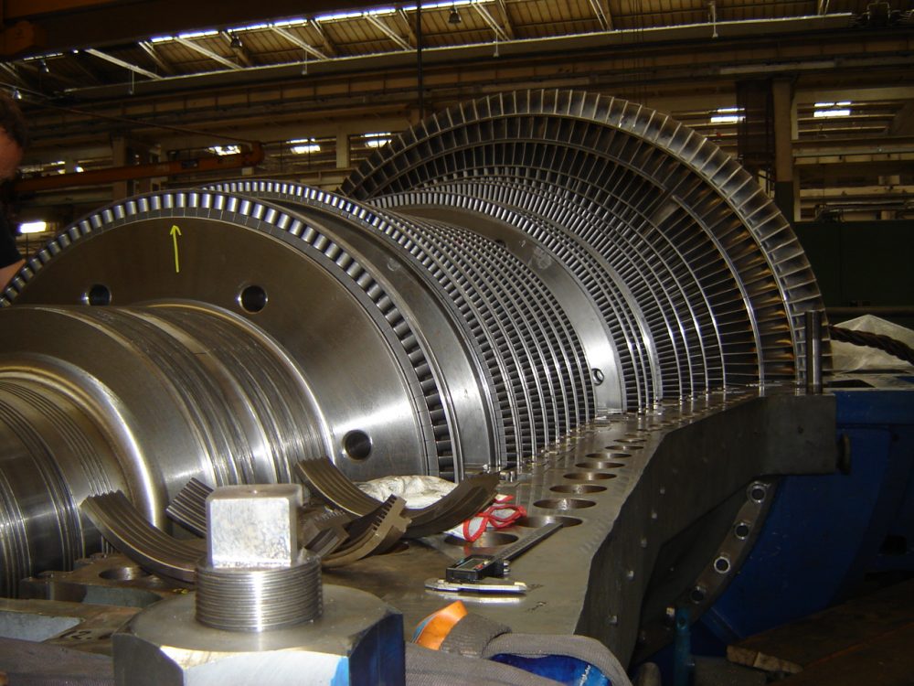 In de module Energietechniek/ Stoomturbines worden de gelijkdruk en overdruk turbines beschreven. Tevens wordt veel aandacht besteed aan de bedrijfsvoering en de berekeningen van de diverse turbines...